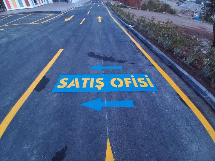 Satış ofisi yönlendirmesi ve şerit okları