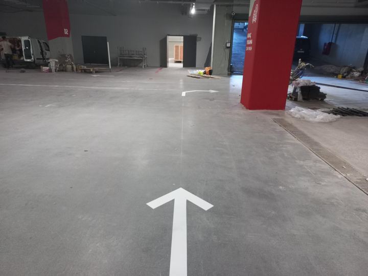 Kapalı otopark yön oku