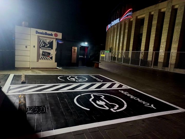 Elektrikli araç şarj park yeri zemin uygulaması
